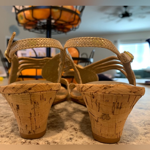 Coach And Four Sandals Low Wedge Cork Heel Open Toe Gold Straps Womens US 9 B182 - Picture 5 of 9